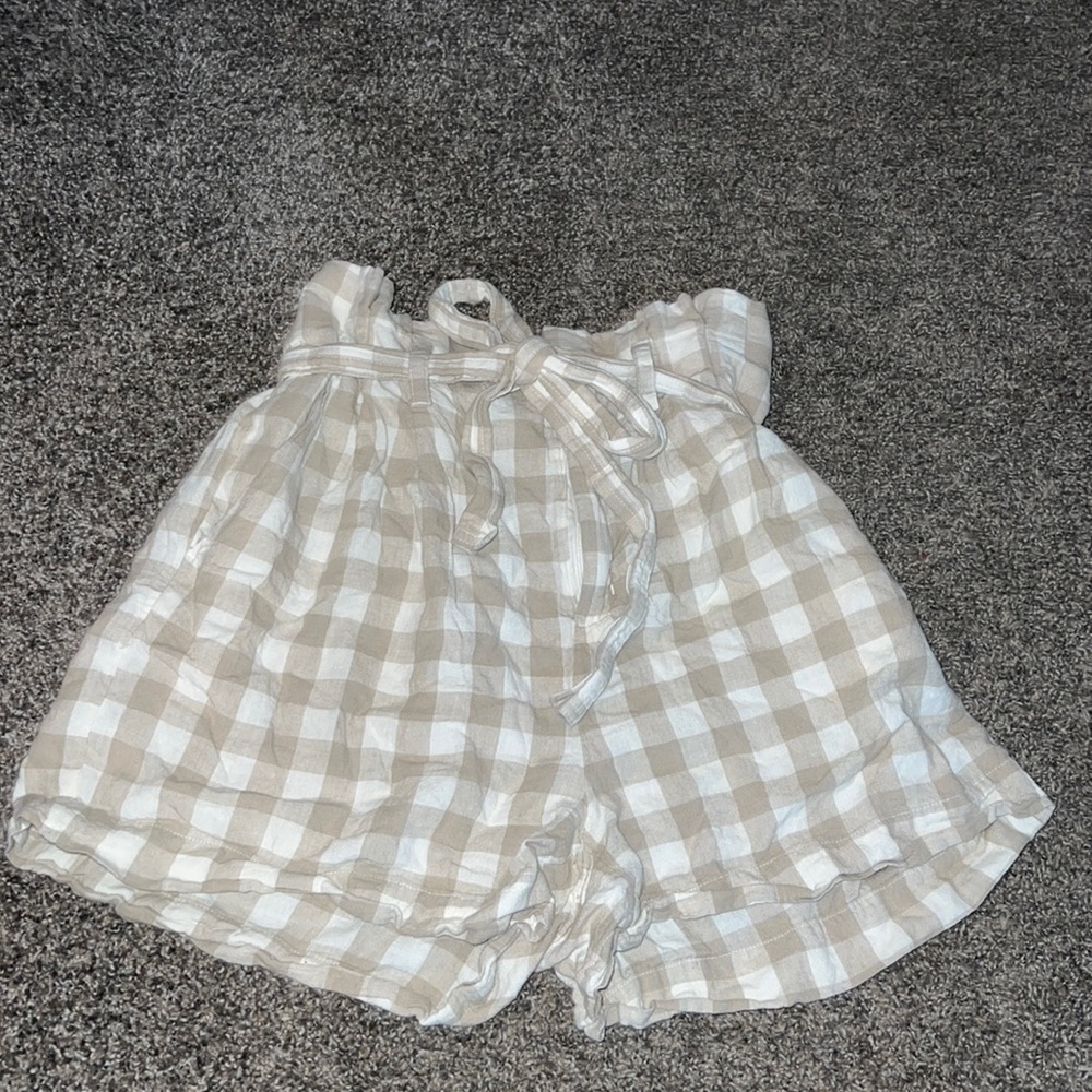beige and white plaid dress shorts that tie